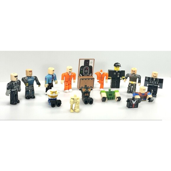 Roblox Action Figures and Body Part Pieces Assorted Lot of 15 - Picture 3 of 11
